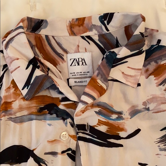 Zara short sleeve button down abstract shirt - Picture 2 of 3